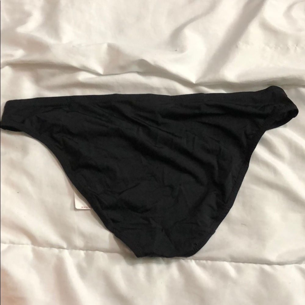 Bikini - Picture 3 of 3